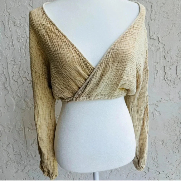 Le Lis Tops - V neck long sleeve wrap around reversible tie crop top